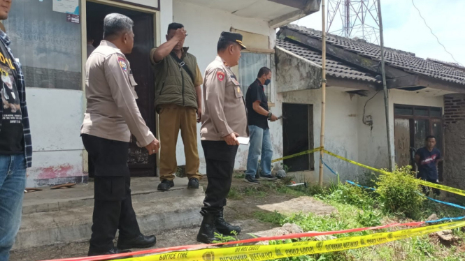 Polisi olah TKP do Lokasi penemuan mayat di Bandung
