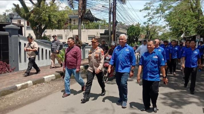 Ratusan Kader Partai Demokrat Datangi PN Bale Bandung