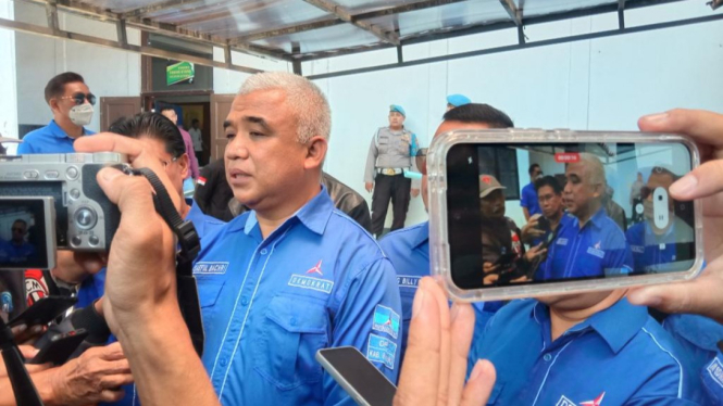 Ratusan Kader Partai Demokrat Datangi PN Bale Bandung