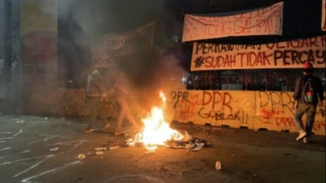 Demo mahasiswa di Gedung DPR/MPR