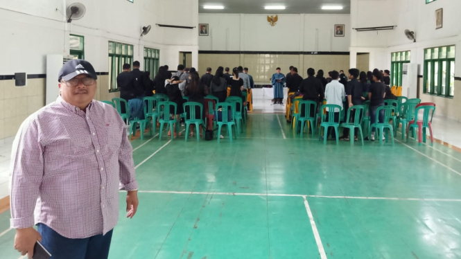 Para jemaah GKPS melangsungkan ibadah Jumat Agung