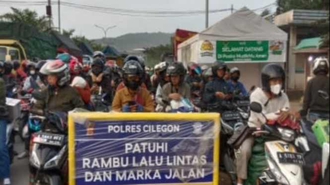 Pelabuhan Ciwandan dipadati pemudik Motor