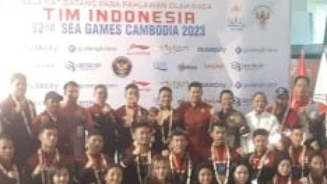 Kepulangan Atlet Karate & Triathlon disambut NOC Indonesia
