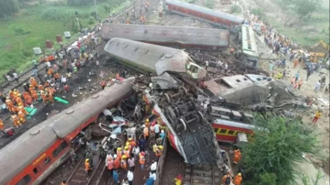 Kecelakaan 3 Kereta di India