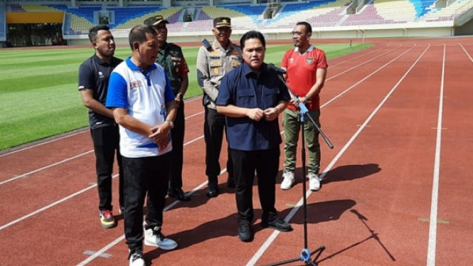 Ketum PSSI, Erick Thohir di Stadion Manahan Solo