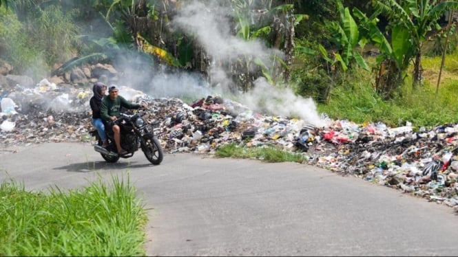 Sampah di Jalan Bandung