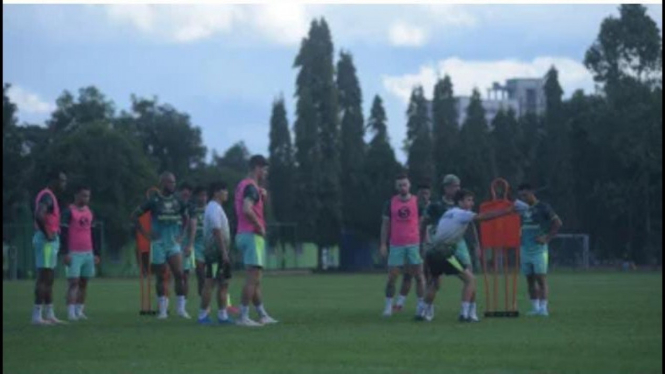 Persib Bandung jalani sesi latihan di lapangan Pusdikpom Cimahi