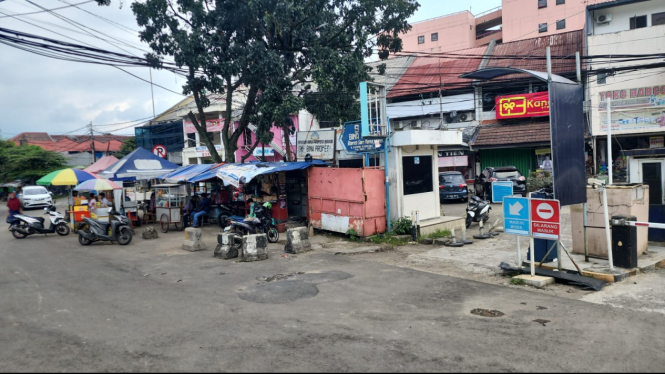 Pedagang kaki lima (PKL) di kawasan Warung Jambu