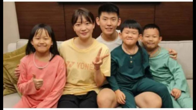 Liu Yuchen & Huang Yaqiong bersama anak-anak Hendra Setiawan