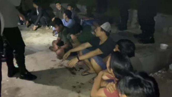 Polisi Gerebek Kampung Boncos