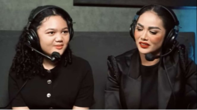 Krisdayanti dan Amora Lemos