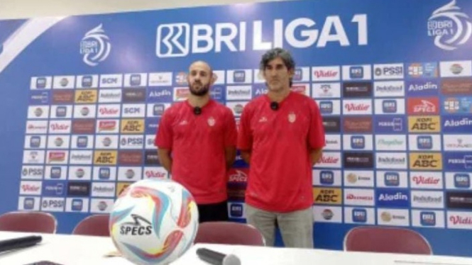 Pelatih Bali United, Stefano Cugurra bersama Mohammed Rashid