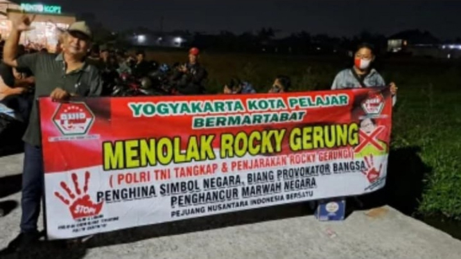 Ditolak Masa, Rocky Gerung Batal Isi Diskusi di Yogyakarta