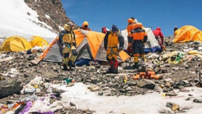 Destinasi Wisata, Kondisi Sampah di Gunung Everest