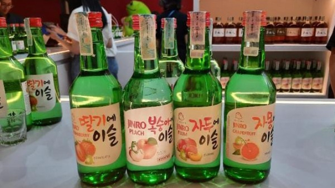 Ilustrasi Minuman Beralkohol, Soju (Khas Korea)