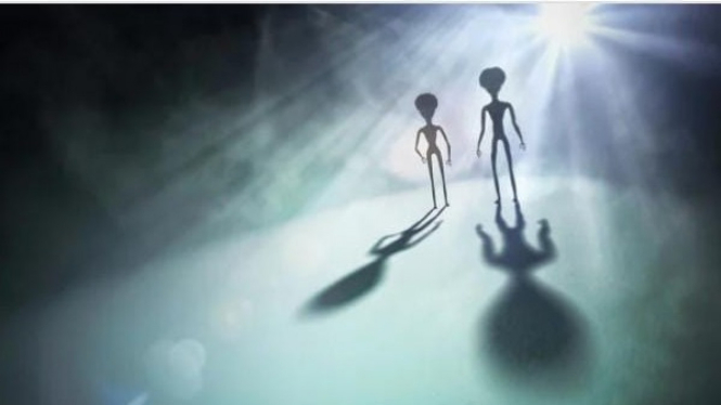 Ilustrasi Benda Asing Tak Dikenal (UFO / UAP) dan Alien