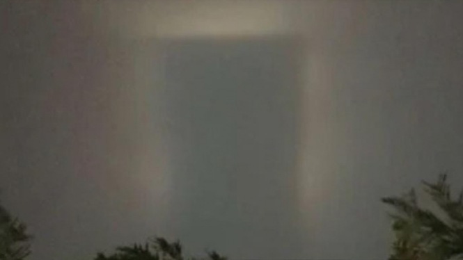 Fenomena aneh di langit Kota Bengaluru, India