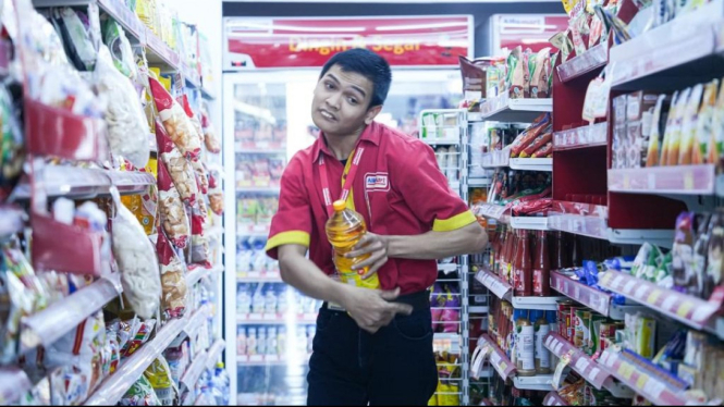 Pegawai Disabilitas di Minimarket Majalengka, Sandi Nur Rohmat (23)