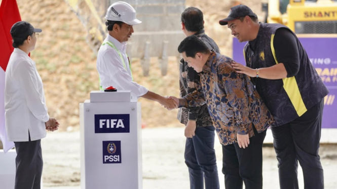 Presiden Jokowi, Ketum PSSI Erick Thohir dan Menpora Dito