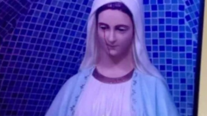 Patung Perawan Maria Tumpahkan Air Mata Darah.