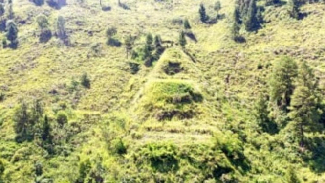 Ilustrasi Destinasi Wisata, Temuan Piramid dekat Danau Toba