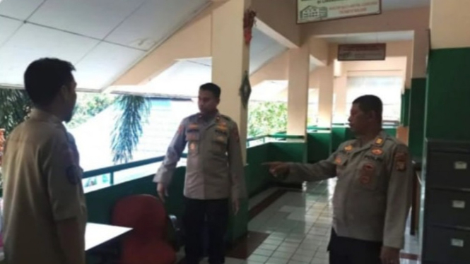 Kapolsek Mampang, Kompol David Kanitero mengecek SDN di Tegal Parang