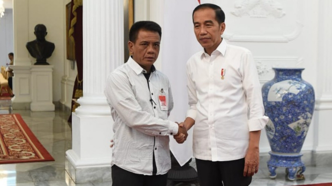 Presiden Jokowi bersama Ketua Relawan Wong Ndeso