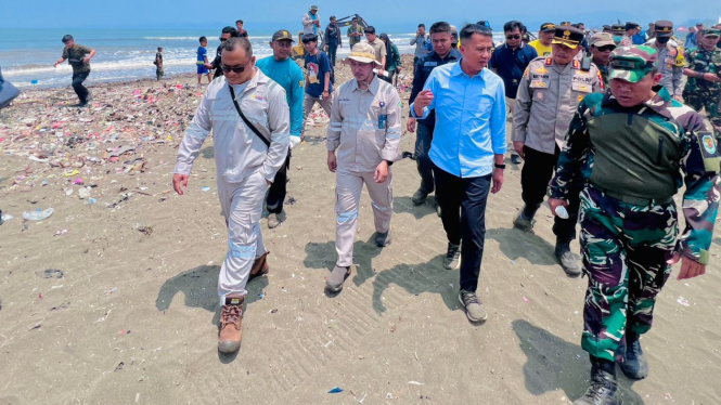 Desa Wisata, Pj Gubernur Jabar cek Pantai Cibutun (Sukabumi)