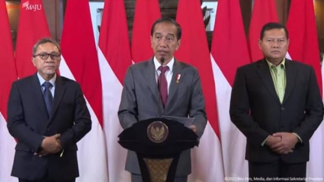 Presiden Jokowi saat Jumpers di Bandara Juanda sebelum ke KTT OKI