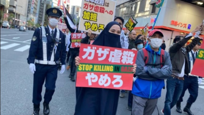 Zaskia Mecca Ikut Aksi Bela Palestina di Jepang