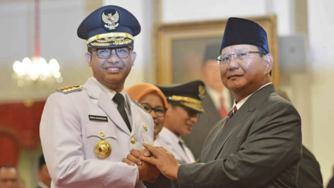 Prabowo Subianto saat menghadiri pelantikan Anies Baswedan.