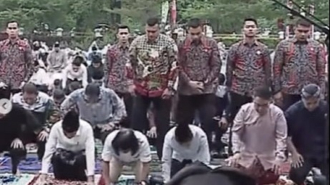 Viral Gerakan Sholat Paspampres saat Menjaga Presiden Jokowi