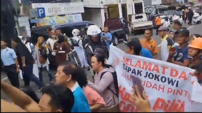 Massa pendukung Ganjar-Mahfud hadang Jokowi di Yogyakarta