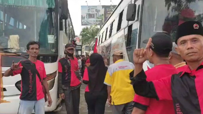 Caleg PDIP Waras Kerahkan 50 Bus ke Pesta Rakyat