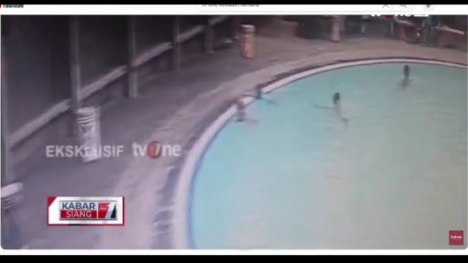 Rekaman CCTV Dante di kolam renang.