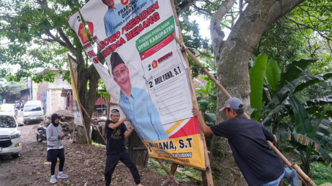 Dedi Mulyadi Turun Langsung Tertibkan APK Gerindra dan Prabowo