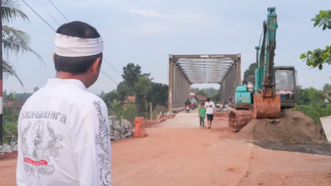Politisi Gerindra Dedi Mulyadi Tinjau Pekerjaan Jembatan Cihambulu