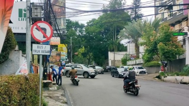Jalan Bajuri daerah Bandung.