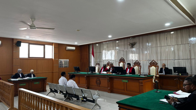Persidangan Supriatna dan Cari di PN Tipikor Bandung.
