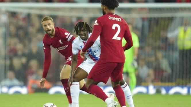 Eberechi Eze dalam laga Liverpool vs Crystal Palace