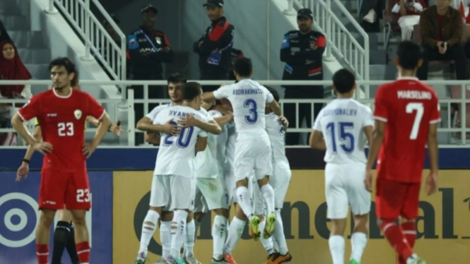 Timnas Uzbekistan U-23 rayakan gol ke gawang Timnas Indonesia