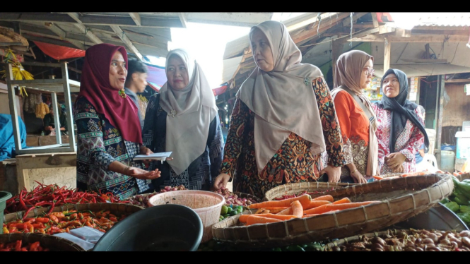 Harga bawang merah masih mahal di Subang.