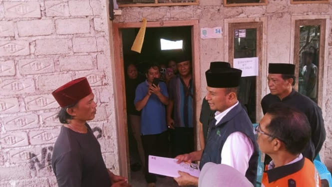 Abdul Rafik, orang tua dari Raka korban kecelakaan mau ciater.