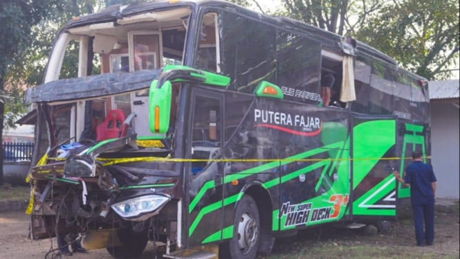 Bus rombongan pelajar Depok kecelakaan di Subang