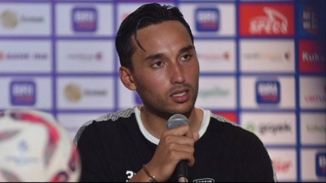 Penyerang Persib, Ezra Walian.