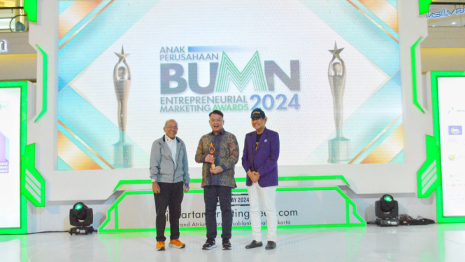 PT Pindad Terima Penghargaan Marketing Awards 2024