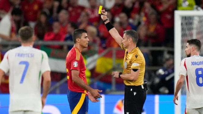 Pemain Timnas Spanyol, rodri mendapat kartu kuning di Euro 2024