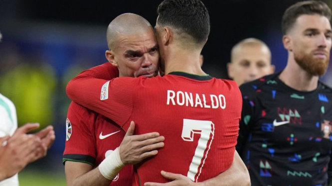 Cristiano Ronaldo Peluk Pepe