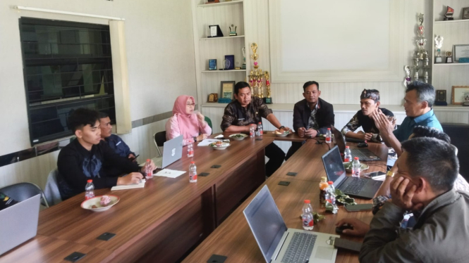 Pihak Dinsos Subang gelar Rapat SKM.