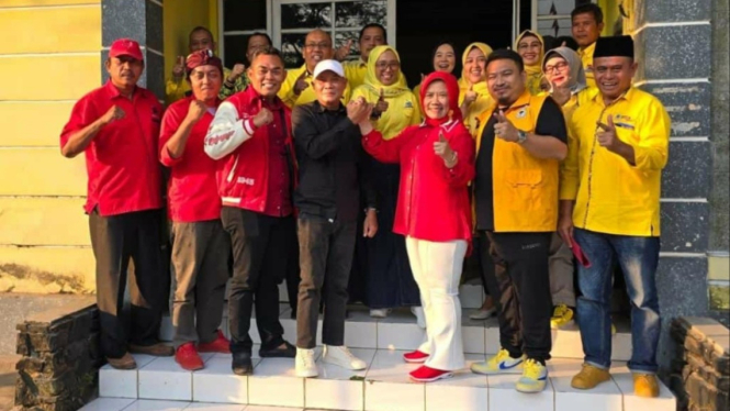 Momen pengurus PDIP bertandang ke Golkar Subang.